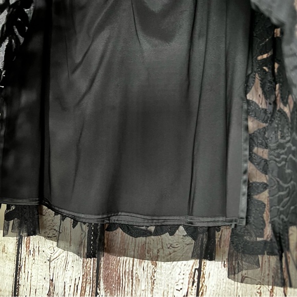 Peter Nygard Black Lace Overlay Embroidered Applique Satin Skirt Size 10 EUC - Picture 9 of 14